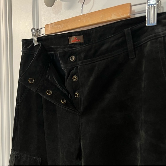 Danier genuine leather cargo pants size 6 - Picture 6 of 10
